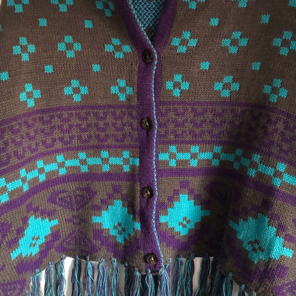 Shawl wrap with buttons - Picture 2 of 7